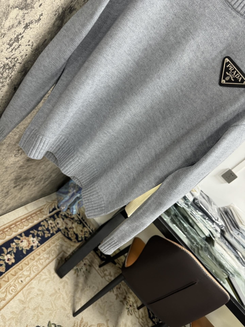 Pra*a sweater